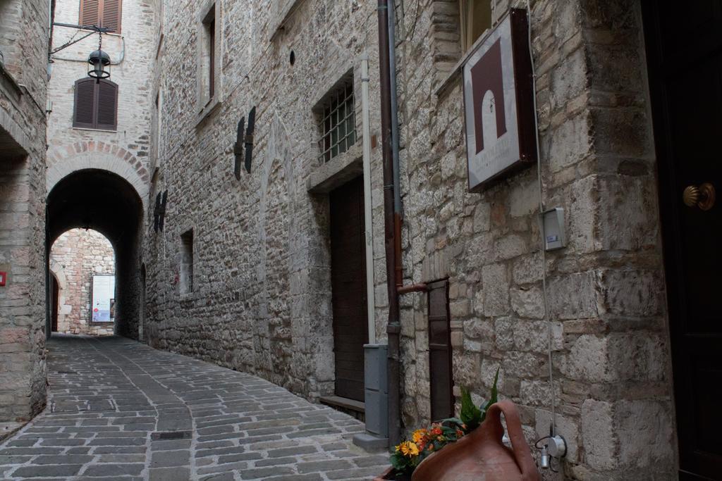 Hotel Il Vicoletto Assis Exterior foto