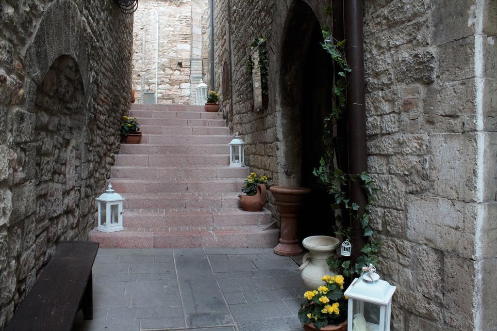 Hotel Il Vicoletto Assis Exterior foto